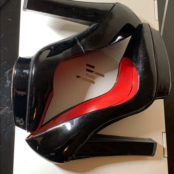 Charles Jourdan - Picture 5 of 9